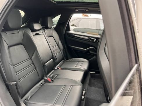 Used 2023 Porsche Cayenne AWD/4WD image 35