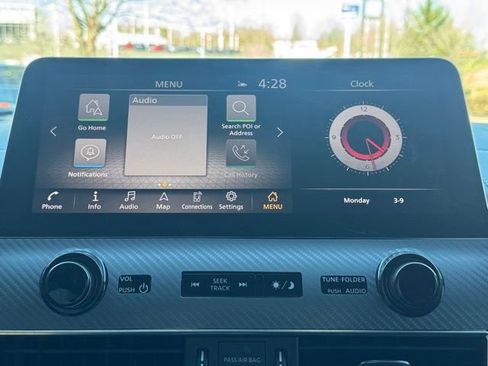 Used 2022 Nissan Armada SL w/ Captain's Chairs Package image 9