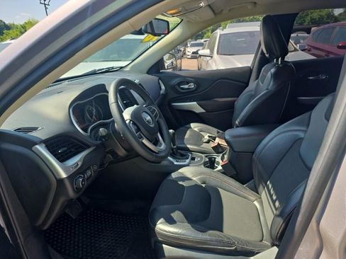 Used 2018 Jeep Cherokee Trailhawk w/ Comfort/Convenience Group AWD/4WD image 6