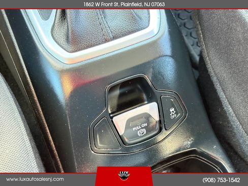 Used 2021 Jeep Renegade Latitude w/ Convenience Group AWD/4WD image 31