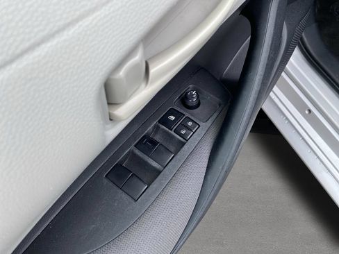 Used 2022 Toyota Corolla LE FWD image 16