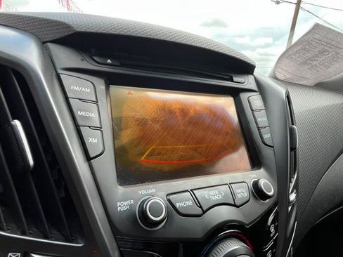 Used 2013 Hyundai Veloster Turbo w/ Ultimate Pkg FWD image 29