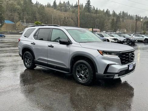 Used 2025 Honda Pilot TrailSport image 1