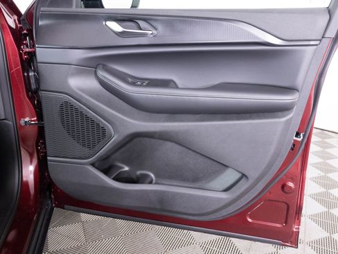 New 2025 Jeep Grand Cherokee Altitude image 35