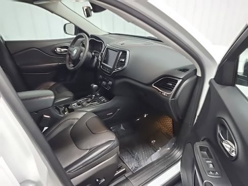 Used 2022 Jeep Cherokee Trailhawk w/ Sun, Sound & Nav Group image 14