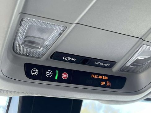 Used 2023 GMC Terrain SLE w/ Driver Convenience Package image 33