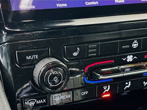 Certified 2025 Jeep Grand Cherokee Limited image 31