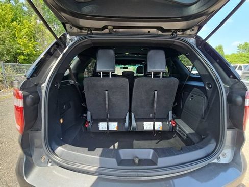 Used 2016 Ford Explorer XLT w/ Equipment Group 202A AWD/4WD image 28