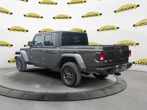 Used 2024 Jeep Gladiator Sport AWD/4WD image 3