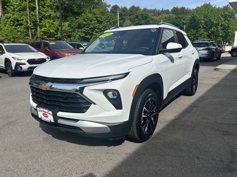 Used 2025 Chevrolet TrailBlazer LT w/ Driver Confidence Package AWD/4WD image 4