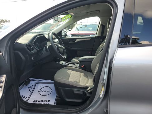 Used 2022 Ford Escape SE w/ SE Sport Appearance Package image 18