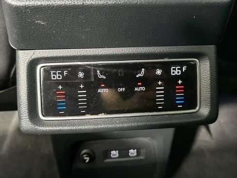 Used 2021 Audi e-tron Premium w/ Convenience Plus Package AWD/4WD image 28
