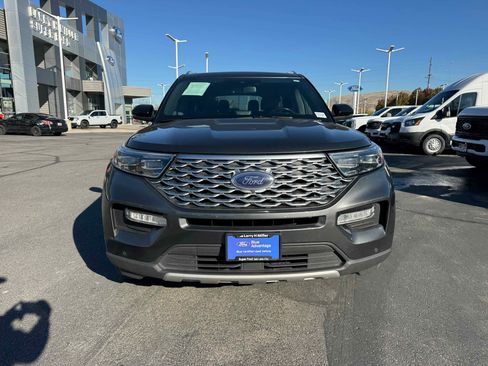 Certified 2020 Ford Explorer Platinum w/ Premium Technology Package image 12