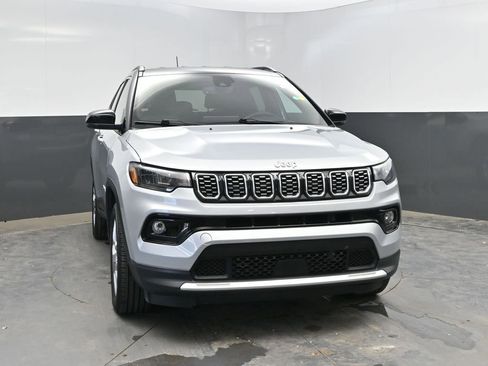 Used 2025 Jeep Compass Limited AWD/4WD image 2