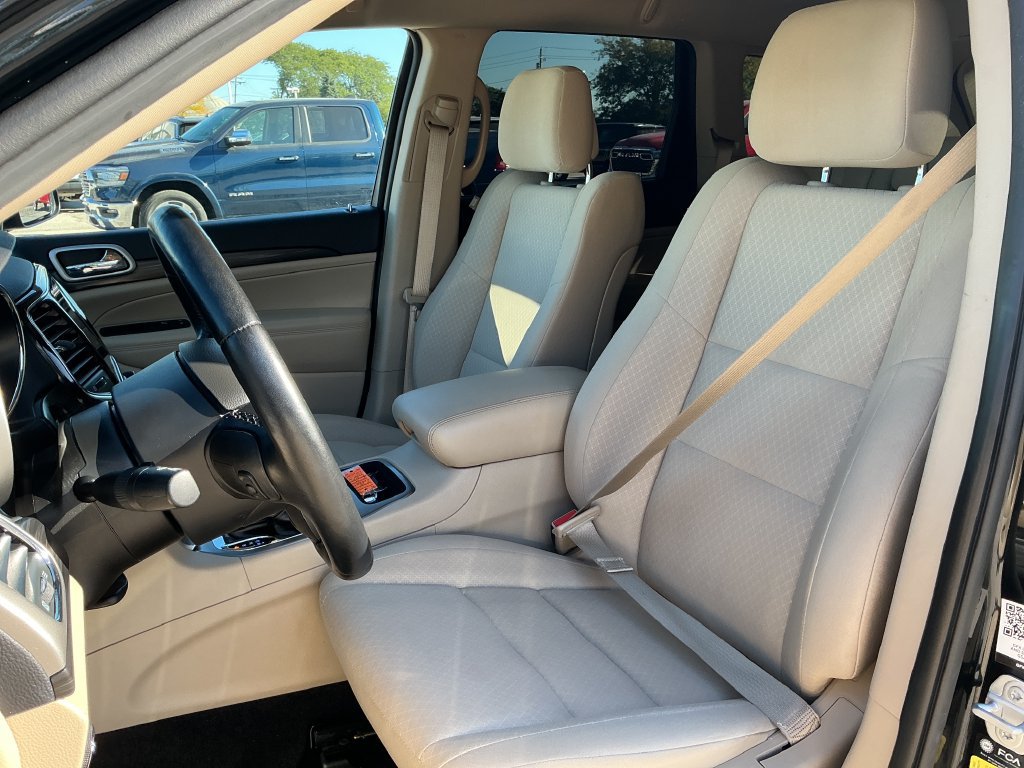 Certified 2022 Jeep Grand Cherokee Laredo E w/ Security & Convenience Group AWD/4WD image 11