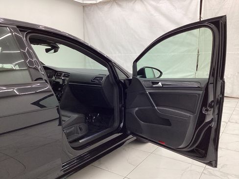 Used 2019 Volkswagen Golf R 4-Door AWD/4WD image 17