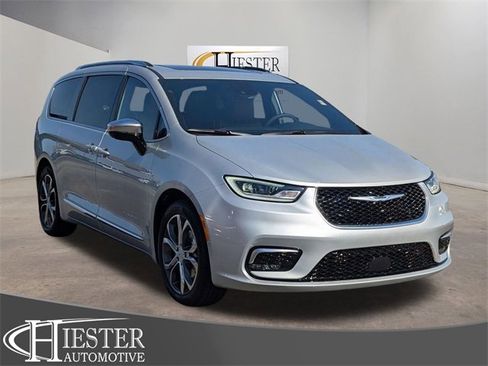 New 2026 Chrysler Pacifica Pinnacle image 1