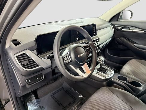 Used 2024 Kia Seltos LX AWD/4WD image 11