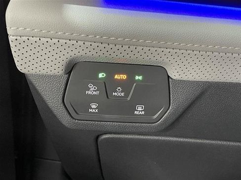 Used 2024 Volkswagen Atlas Peak Edition SEL AWD/4WD image 16