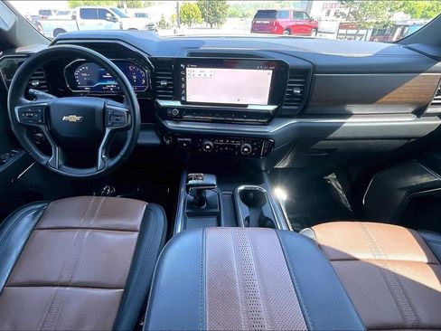 Used 2023 Chevrolet Silverado 1500 High Country w/ High Country Premium Package AWD/4WD image 10