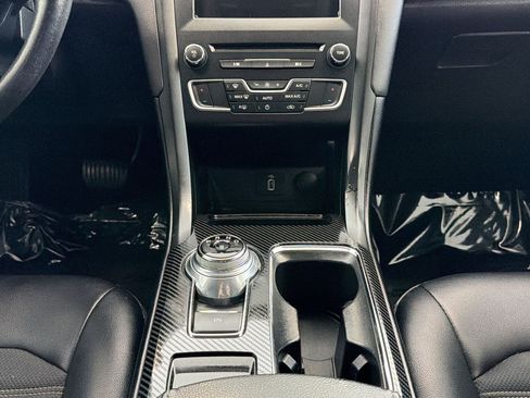 Used 2018 Ford Fusion SE w/ Equipment Group 201A FWD image 24