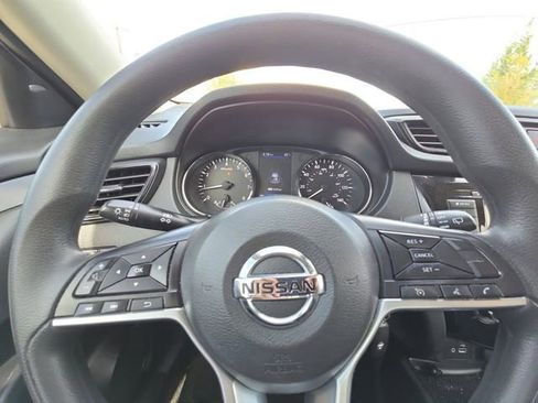 Used 2019 Nissan Rogue S image 25