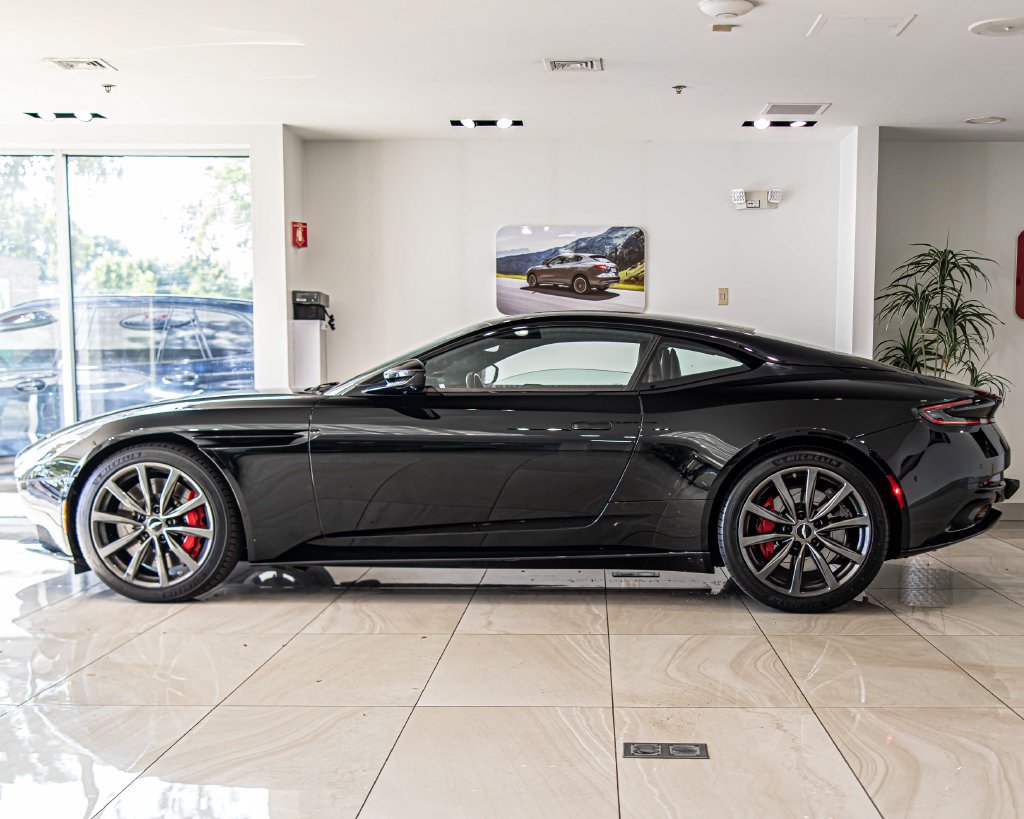 Used 2018 Aston Martin DB11 Coupe RWD image 6
