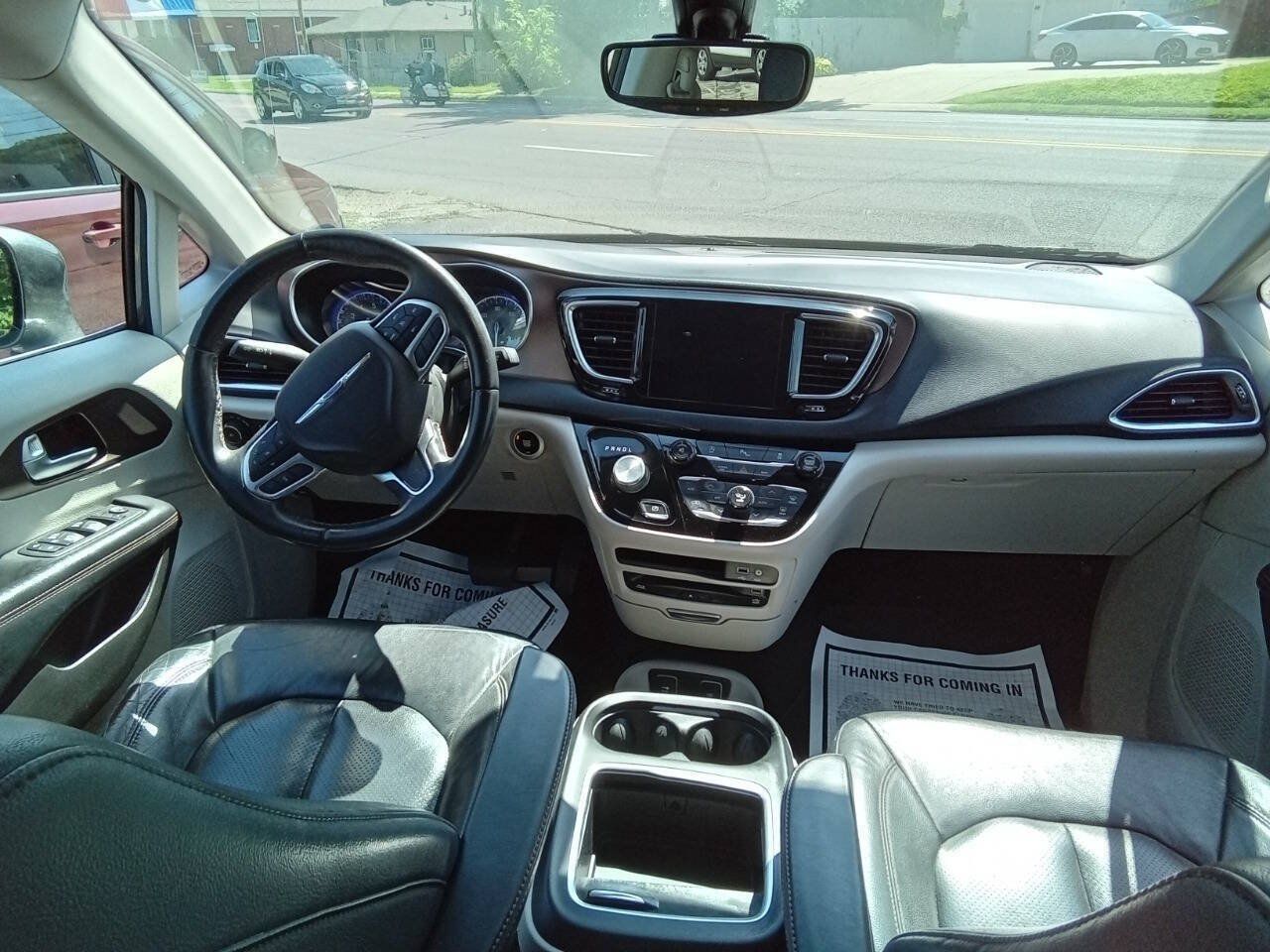 Used 2017 Chrysler Pacifica Touring-L Plus FWD image 6