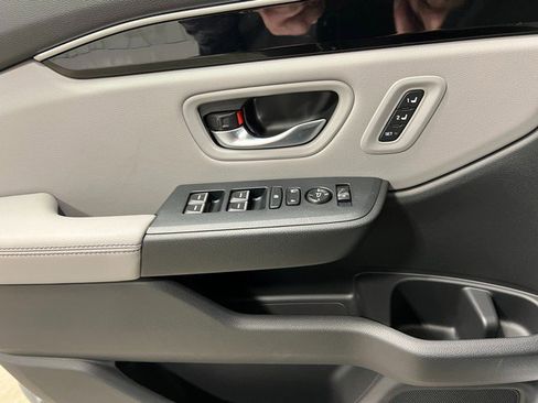 New 2025 Honda Pilot EX-L image 15