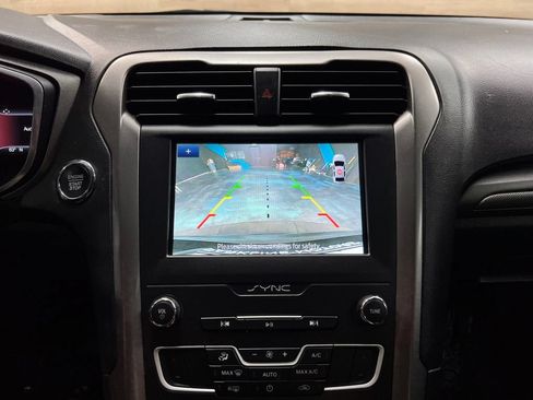 Used 2020 Ford Fusion SE FWD image 15