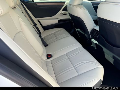 Used 2025 Lexus ES 300h w/ Luxury Package image 14