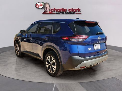 Used 2023 Nissan Rogue SV image 3