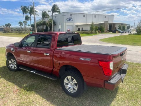 Used 2017 Nissan Titan SV image 11