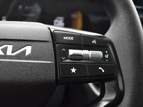 Used 2025 Kia K4 FWD image 22
