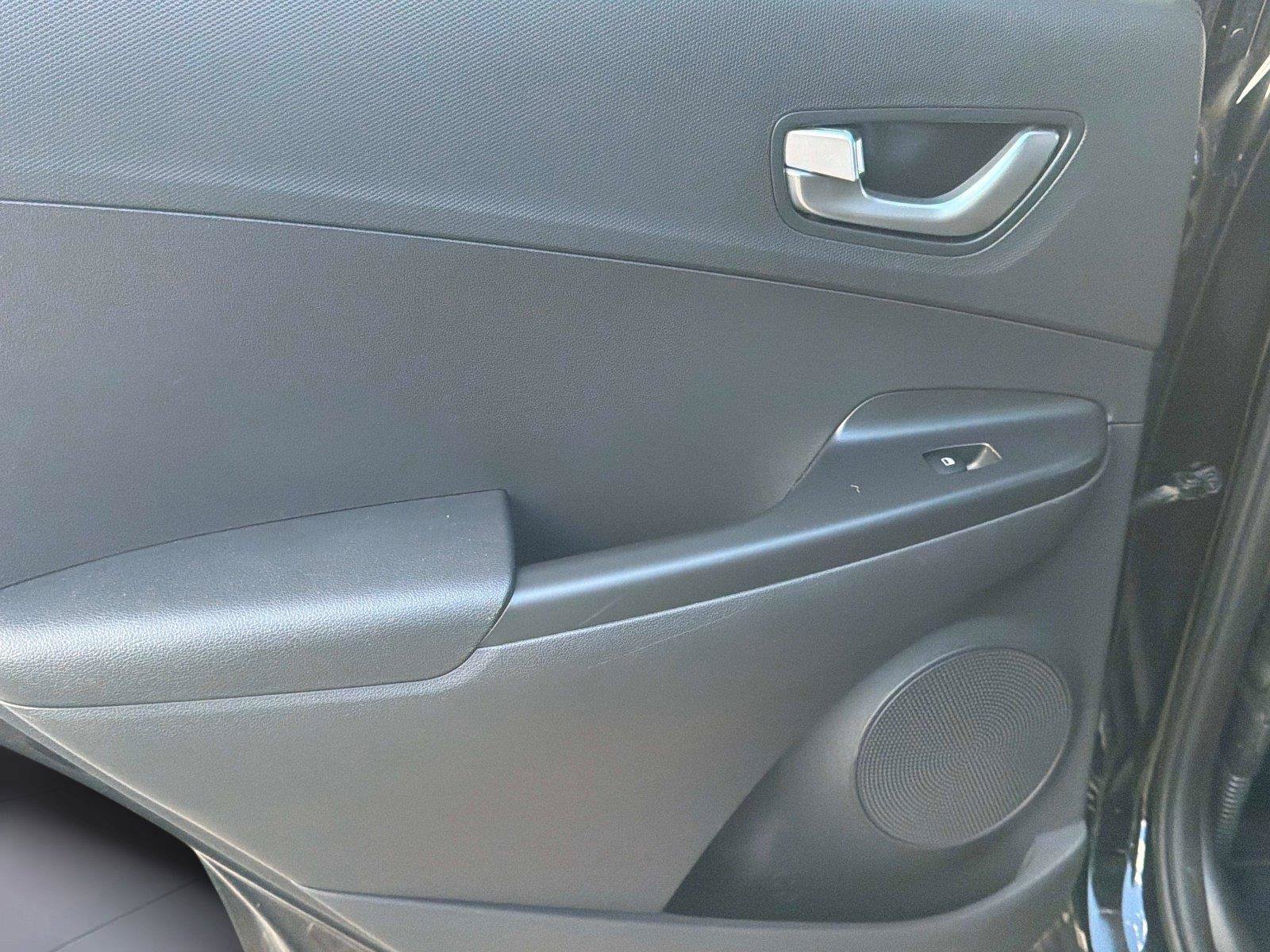 Used 2022 Hyundai Kona SEL w/ Convenience Package FWD image 12