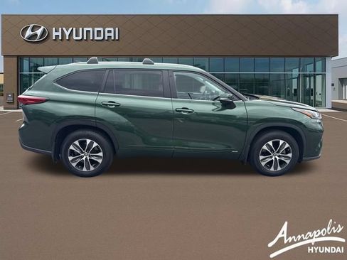Used 2023 Toyota Highlander XLE AWD/4WD image 6