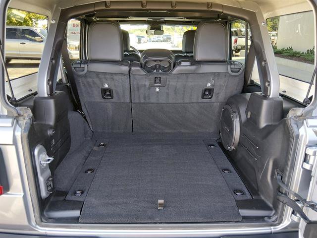 Used 2019 Jeep Wrangler Unlimited Sahara AWD/4WD image 12
