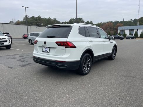 Used 2022 Volkswagen Tiguan SE image 5