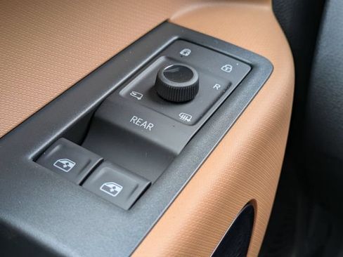 New 2025 Volkswagen ID. Buzz Pro S RWD image 26