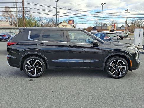 Used 2022 Mitsubishi Outlander SE image 9