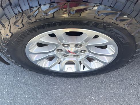 Used 2020 GMC Yukon SLT AWD/4WD image 10