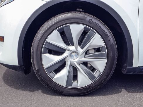 Used 2023 Tesla Model Y Long Range AWD/4WD image 15