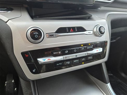 Used 2023 Ford Explorer XLT w/ Equipment Group 202A image 15