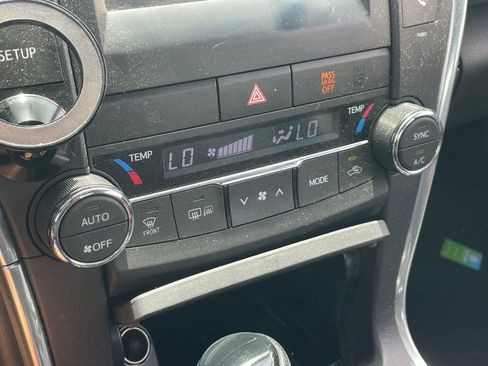 Used 2015 Toyota Camry LE FWD image 7