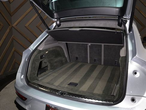 Used 2022 Bentley Bentayga image 21