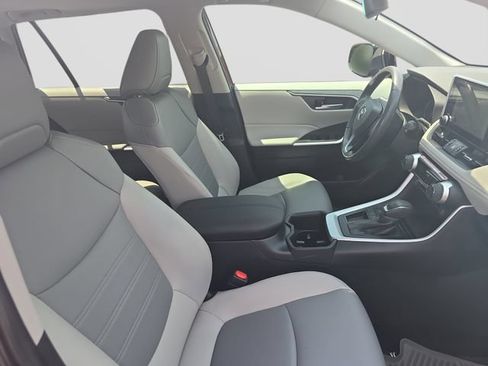 Used 2025 Toyota RAV4 XLE Premium FWD image 10