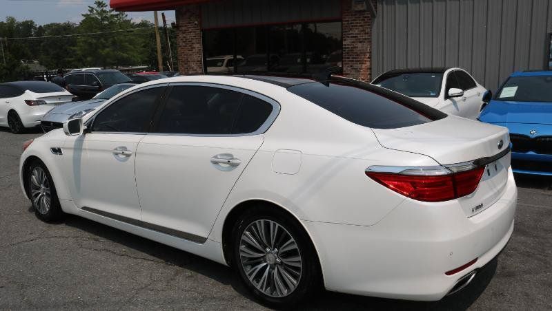 Used 2017 Kia K900 Premium RWD image 5