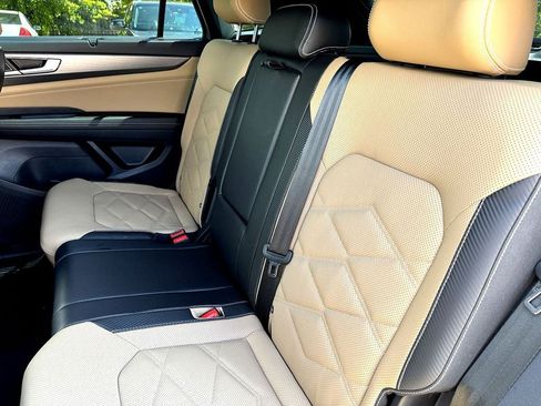 Certified 2024 Volkswagen Atlas Cross Sport SE w/ Panoramic Sunroof Package FWD image 27