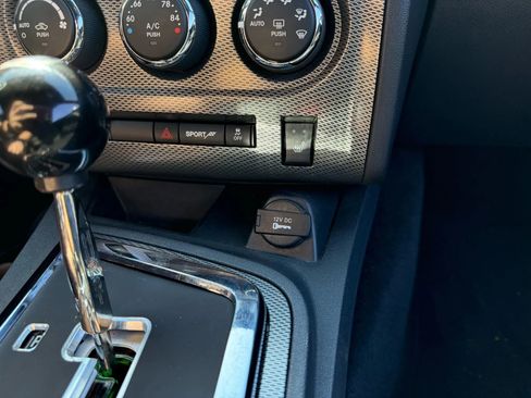 Used 2013 Dodge Challenger R/T image 31