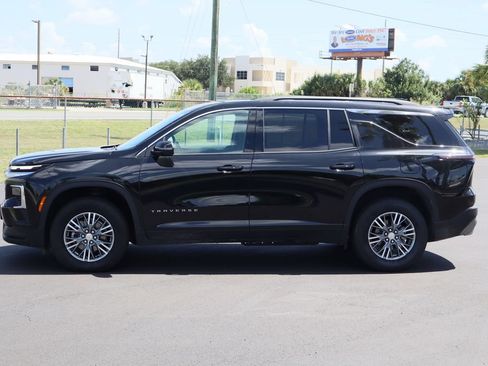 Used 2026 Chevrolet Traverse LT FWD image 6